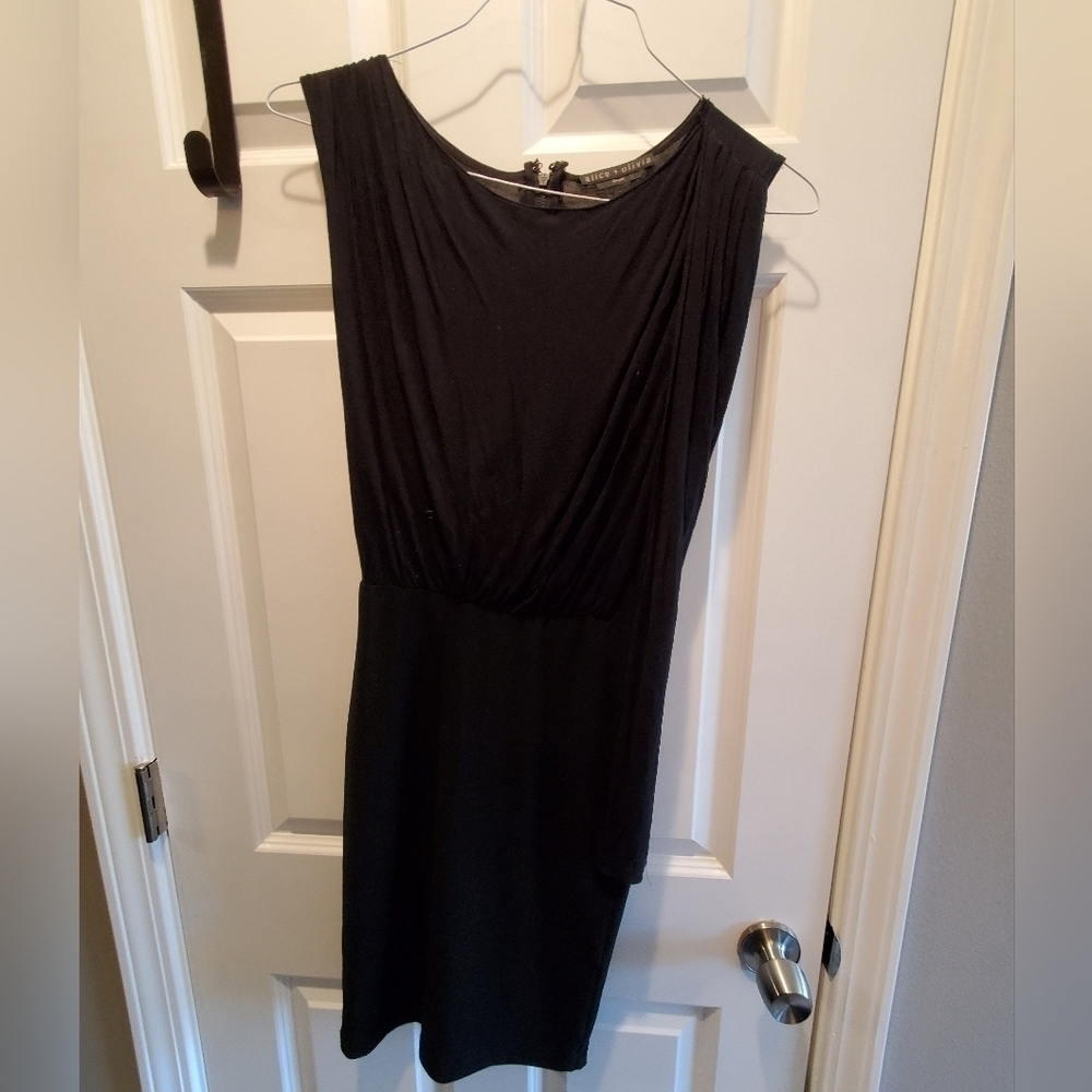 Alice +Olivia  Base black sleeveless dress. Sz small.
